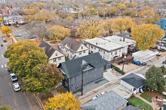 Building Photo - 911 W 31st St