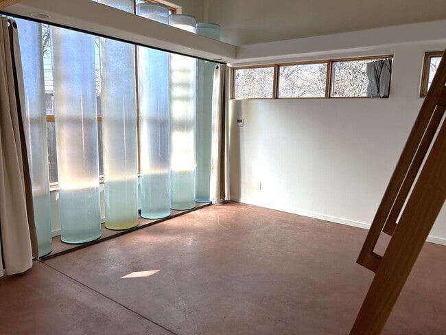 Building Photo - 209 Cornell Dr SE