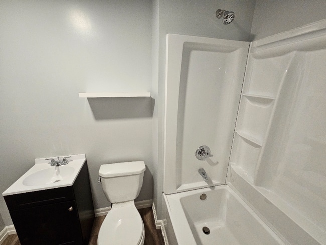 Building Photo - 606 S 1st St