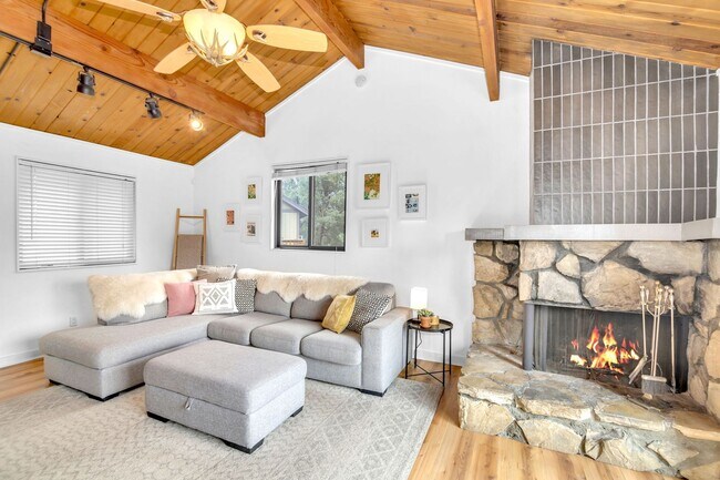 Foto del edificio - 355 Mullins Dr