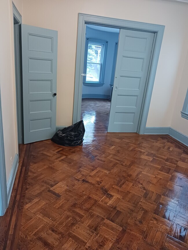 Foto del edificio - 352 E 22nd St