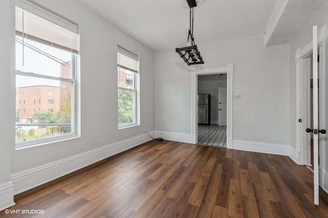 Building Photo - 2013 W Moffat St
