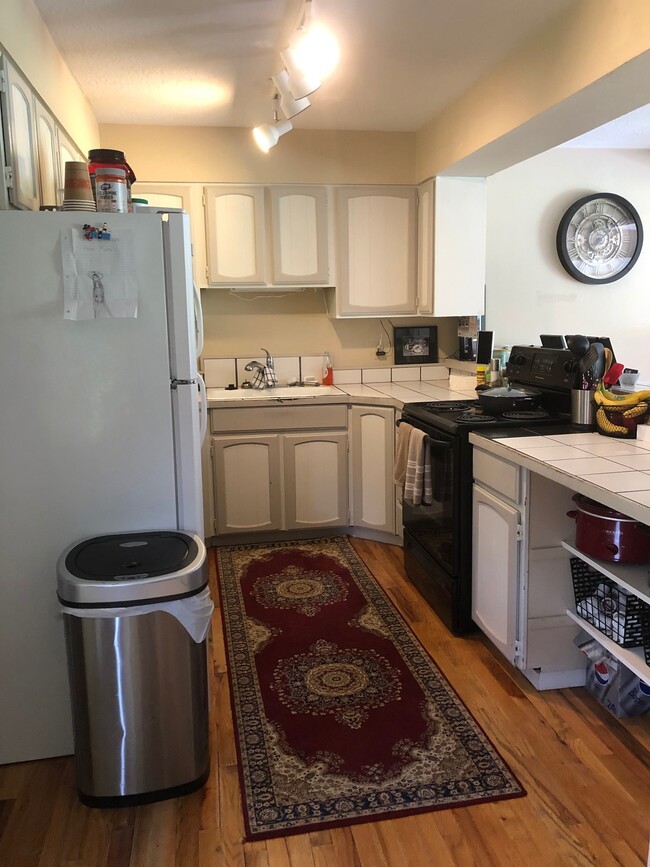 Building Photo - 450 Sagebrush Dr