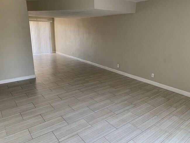 Foto del edificio - 3 Bedroom townhome for rent