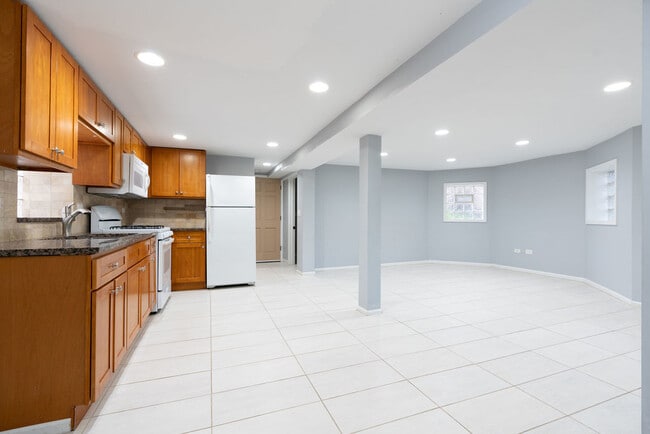 Building Photo - 3309 W Cullom Ave