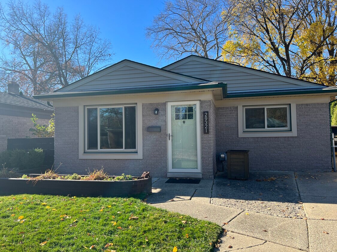 Primary Photo - 29321 Herbert St