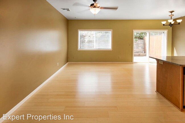 Building Photo - 2 br, 2.5 bath House - 109 McCully