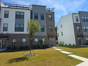 Building Photo - 2900 Kempthorne Rd