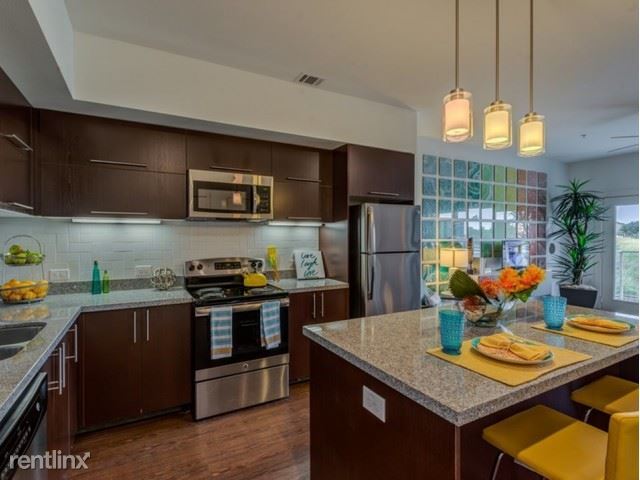 Foto del edificio - 1 br, 1 bath Apartment - 1435 Main St 700