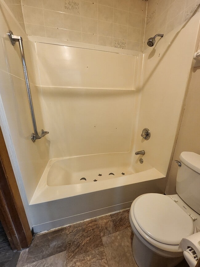 Building Photo - 220 Heritage Cir