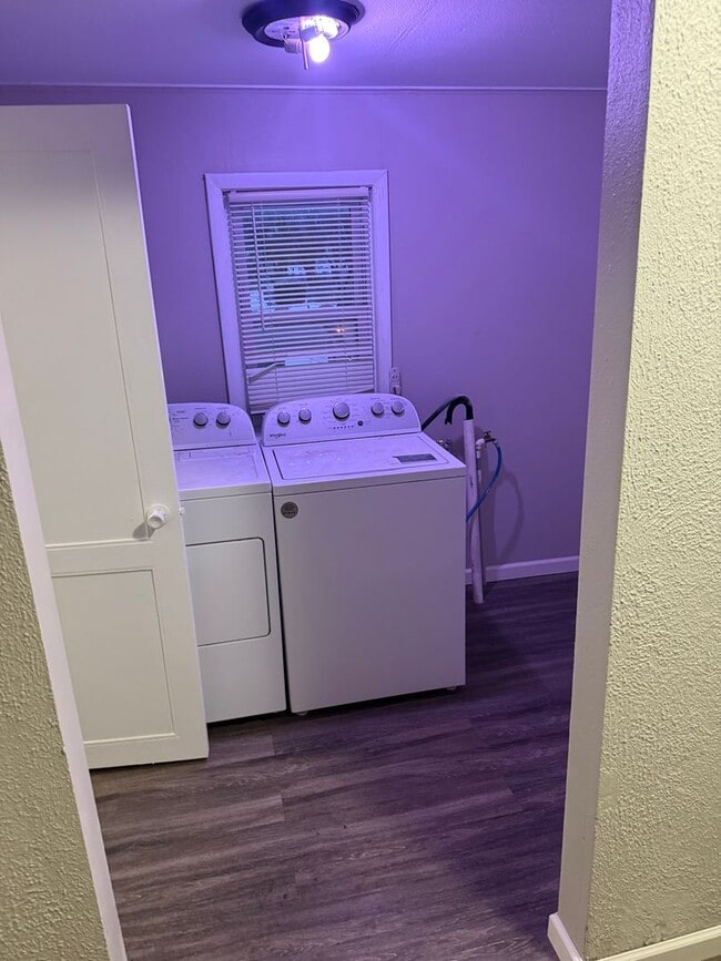 Building Photo - 213 S 2nd St