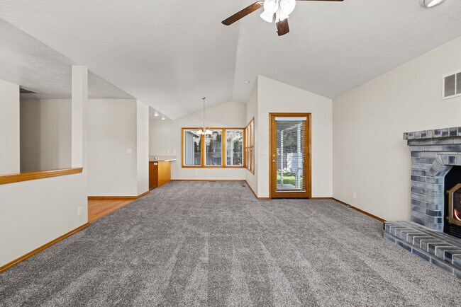 Foto del edificio - 5415 N Noble Fir Ave