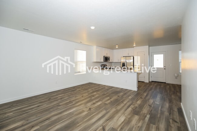 Foto del edificio - 323 Lightning Ave