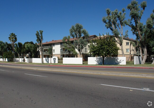 Building Photo - Casa Colina Del Sol  