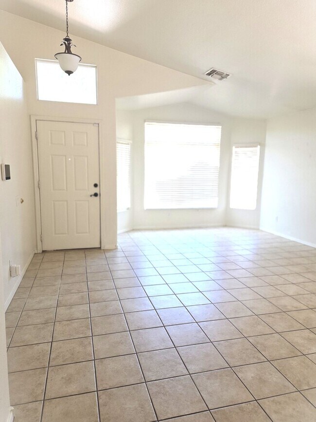 Foto del edificio - Wonderful 3-bedroom 2 bathroom