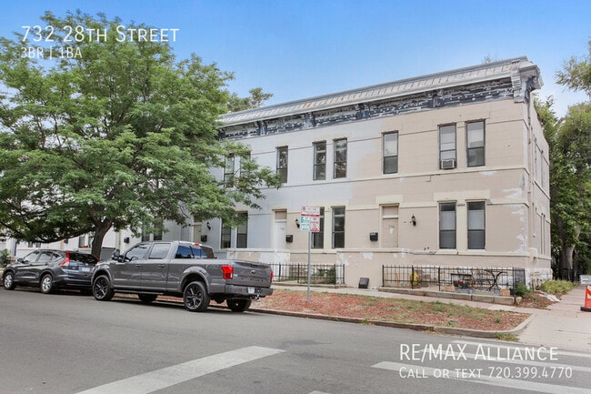Building Photo - 732 28th St