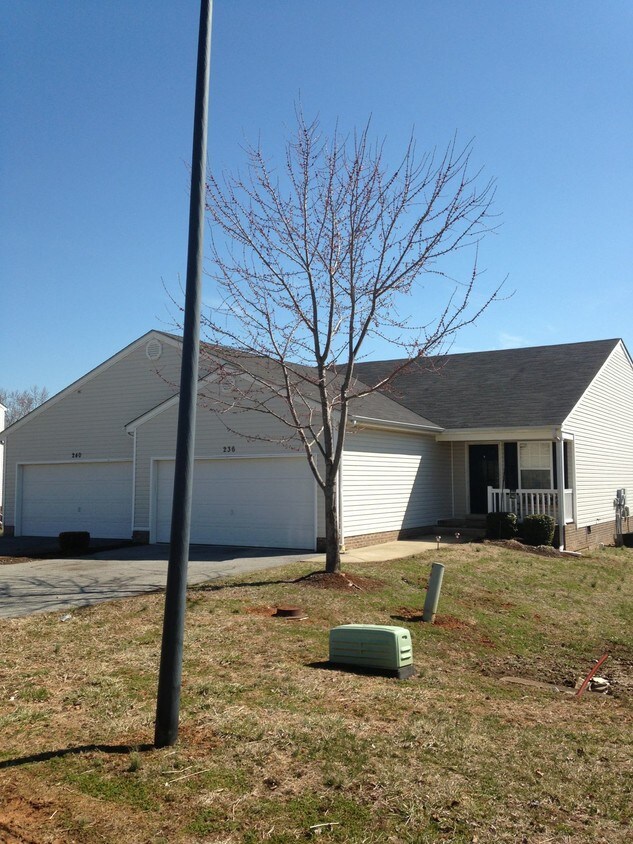 Foto principal - 236 Hanover Ct
