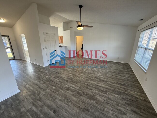 Foto del edificio - Northside | Three Bedroom | Two Bath House