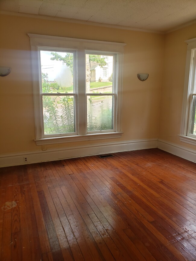 Building Photo - 325 N Lorimier St