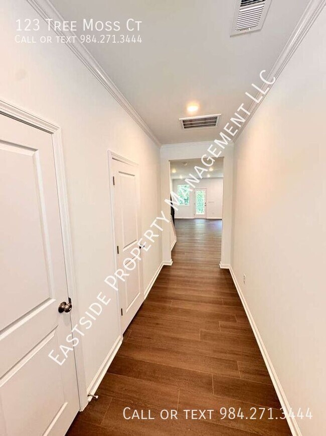 Foto del edificio - 123 Tree Moss Ct