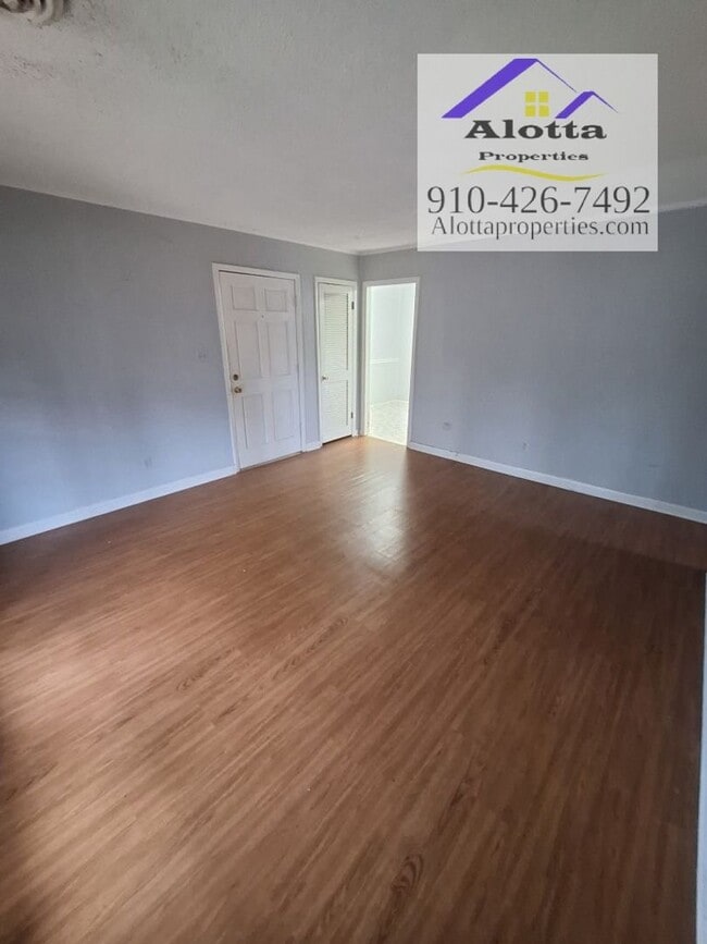 Foto del edificio - 819 Ridge Rd