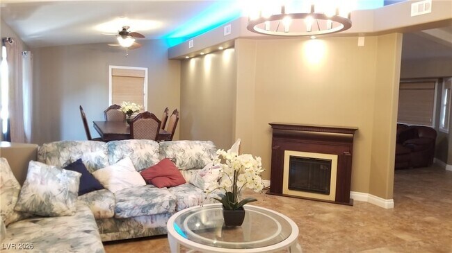 Foto del edificio - 7015 W El Parque Ave