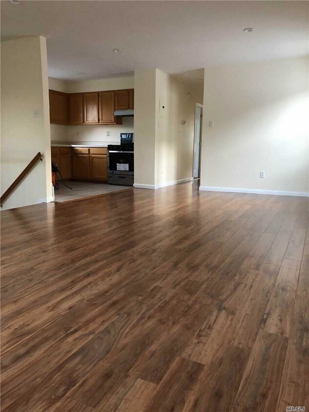 Foto principal - 3 bedroom in Jamaica NY 11433
