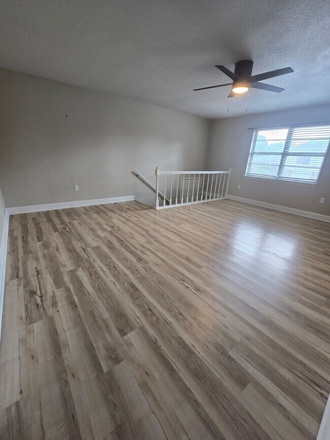 Foto del edificio - 722 Pear Tree Cir