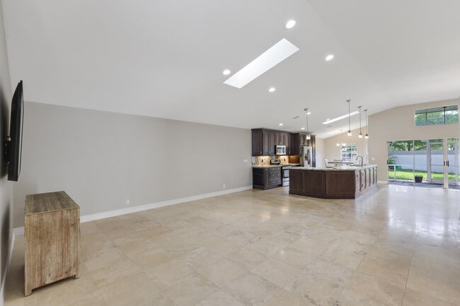 Foto del edificio - 7546 Ironbridge Cir