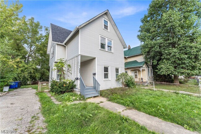Building Photo - 2206 Kenneth Ave