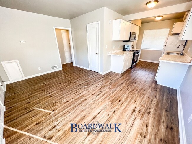 Photo - 1327 Illinois Ave Townhome