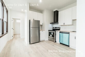 Building Photo - 5 6th St