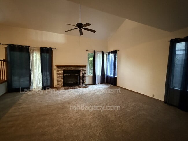 Building Photo - 5350 Laguna Park Dr