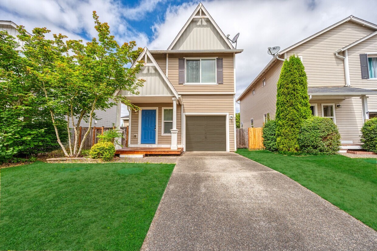 Foto principal - 3 Bedroom 2.5 Bath with fenced yard