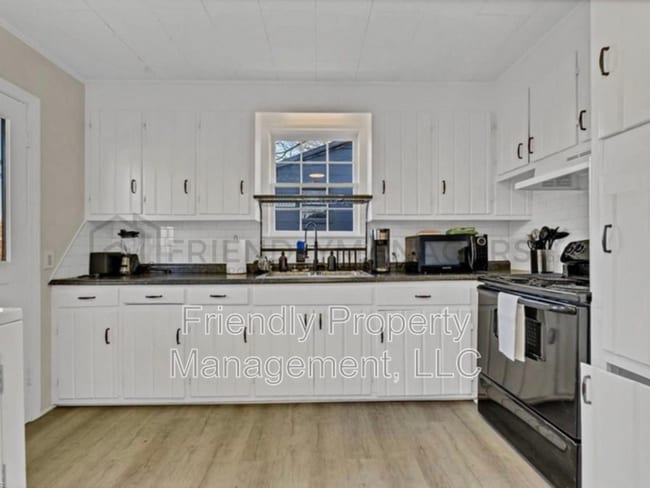 Building Photo - 517 W Brookline St