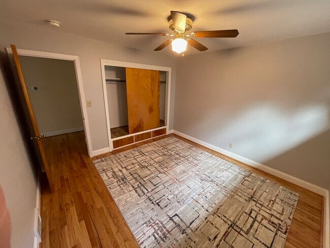Building Photo - Newly renovated, pristine 4 bedroom house