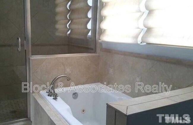 Foto del edificio - 317 Arlington Ridge