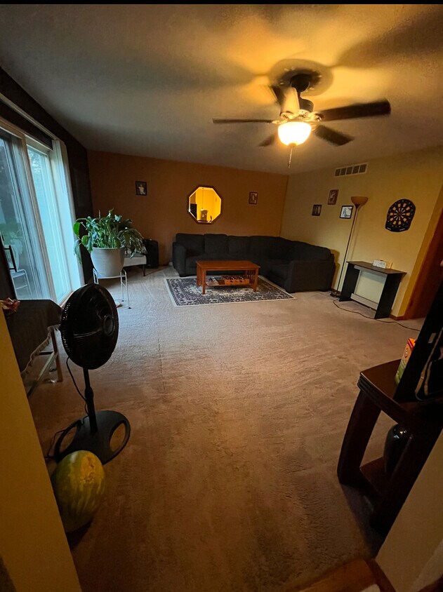 Large living room with sliding door to deck - 4300 E 73rd Ave