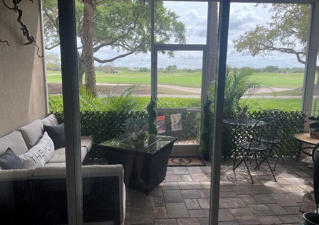 Foto del edificio - 390 Enclave Dr