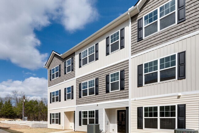 Foto del edificio - Available Immediately! Beautiful New Const...