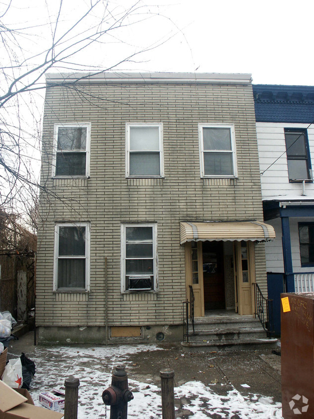 Primary Photo - 1651 Hunt Ave