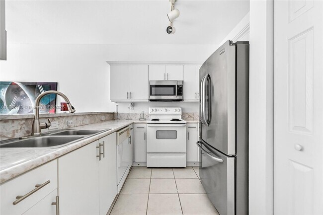 Building Photo - 10934 SW 247th Ter