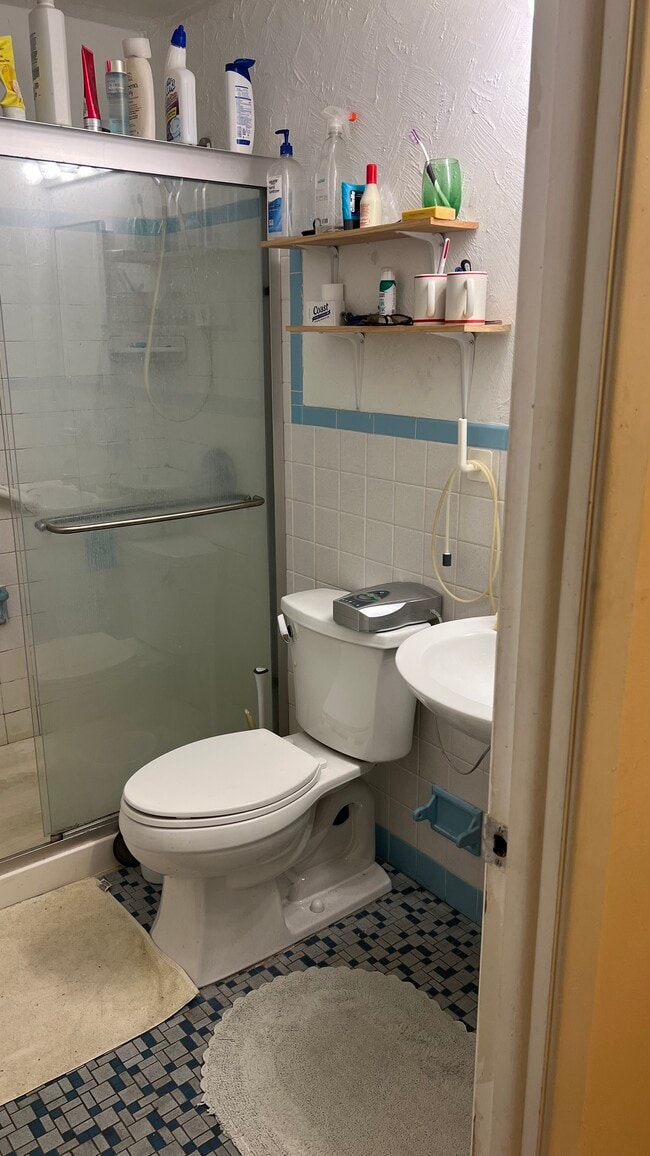 Foto del edificio - 2300 Strahle St