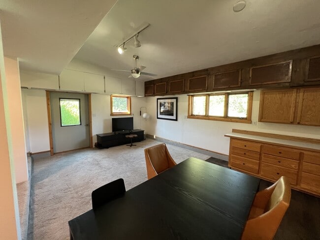 Building Photo - 1710 E Porcupine Rd