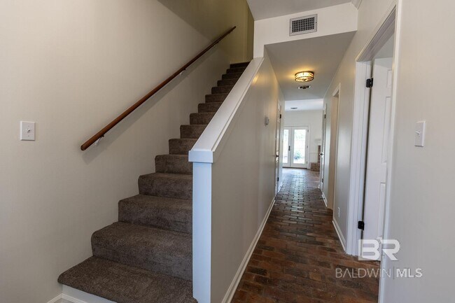 Foto del edificio - 359 S Mobile St