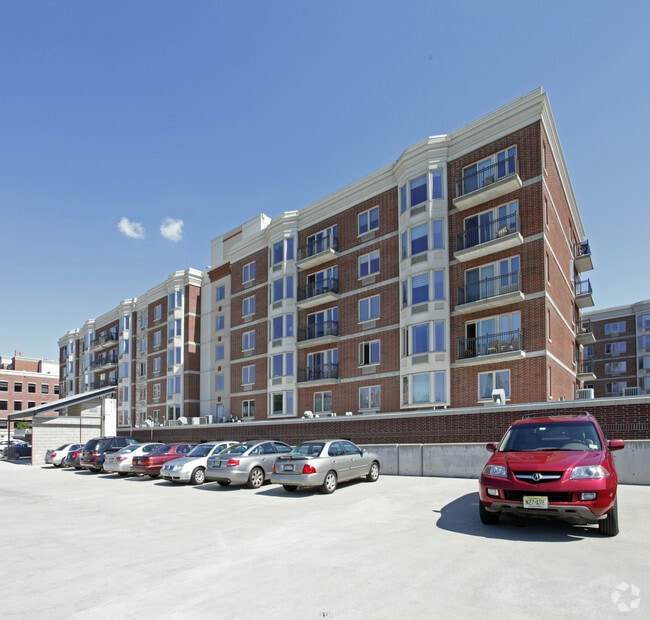Building Photo - The Peninsula at City Place