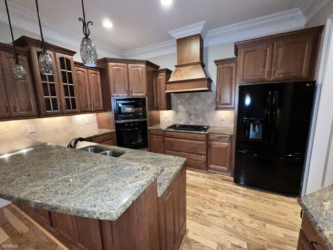 Building Photo - 4 br, 4.5 bath Townhome - 118 Arabella Ct