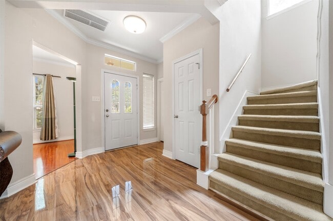 Building Photo - 7138 Sun Village Dr
