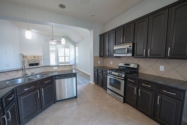Foto del edificio - Stunning Paloma Creek Single Story