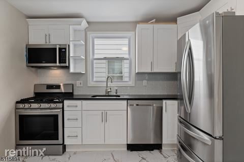 Foto del edificio - 3 br, 2 bath House - 666 Maple Ave